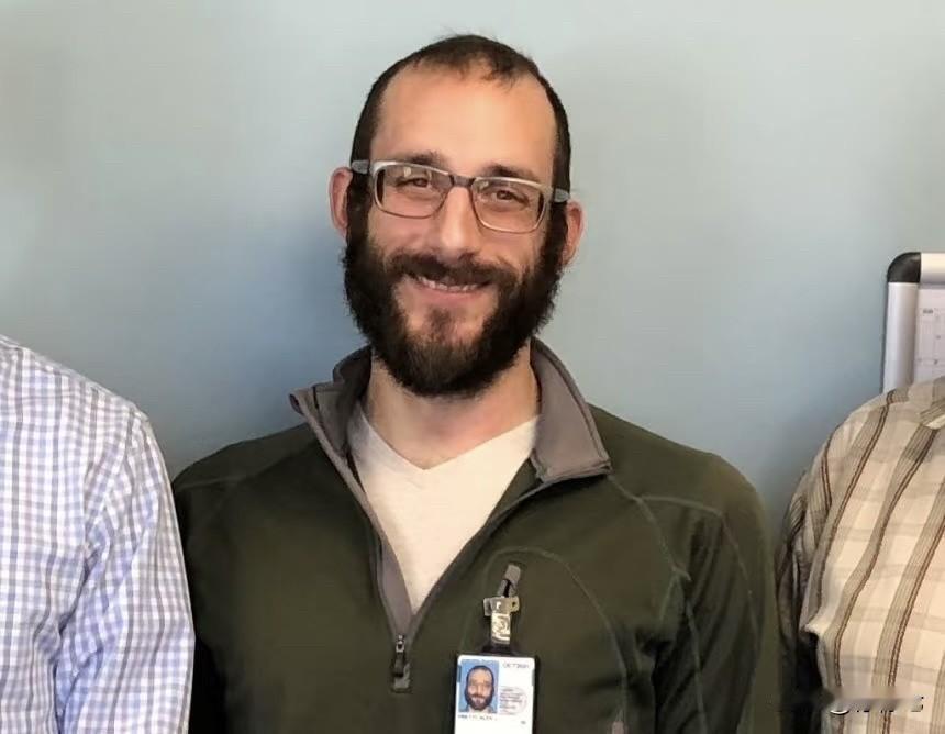 17天2条命‼️美国ICE暴力执法引爆全美，武装对峙+0元购轮番上演
近日接连被