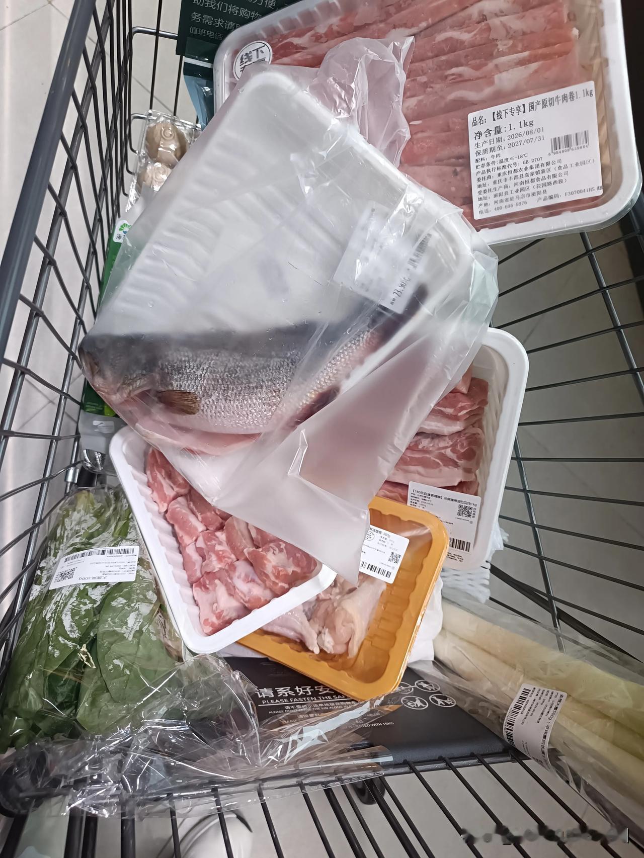 陪儿媳产检后逛商超，触摸石家庄烟火气，平凡日常里满是细碎小幸福。
昨日陪儿媳做完