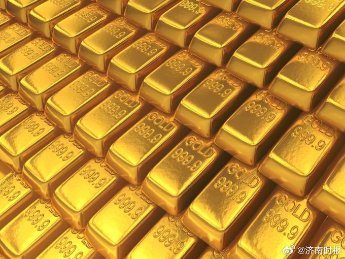 【#金价一跌黄金市场车多到停不下#】#年轻人扎堆买黄金嫌导购下班太早# 近日，金