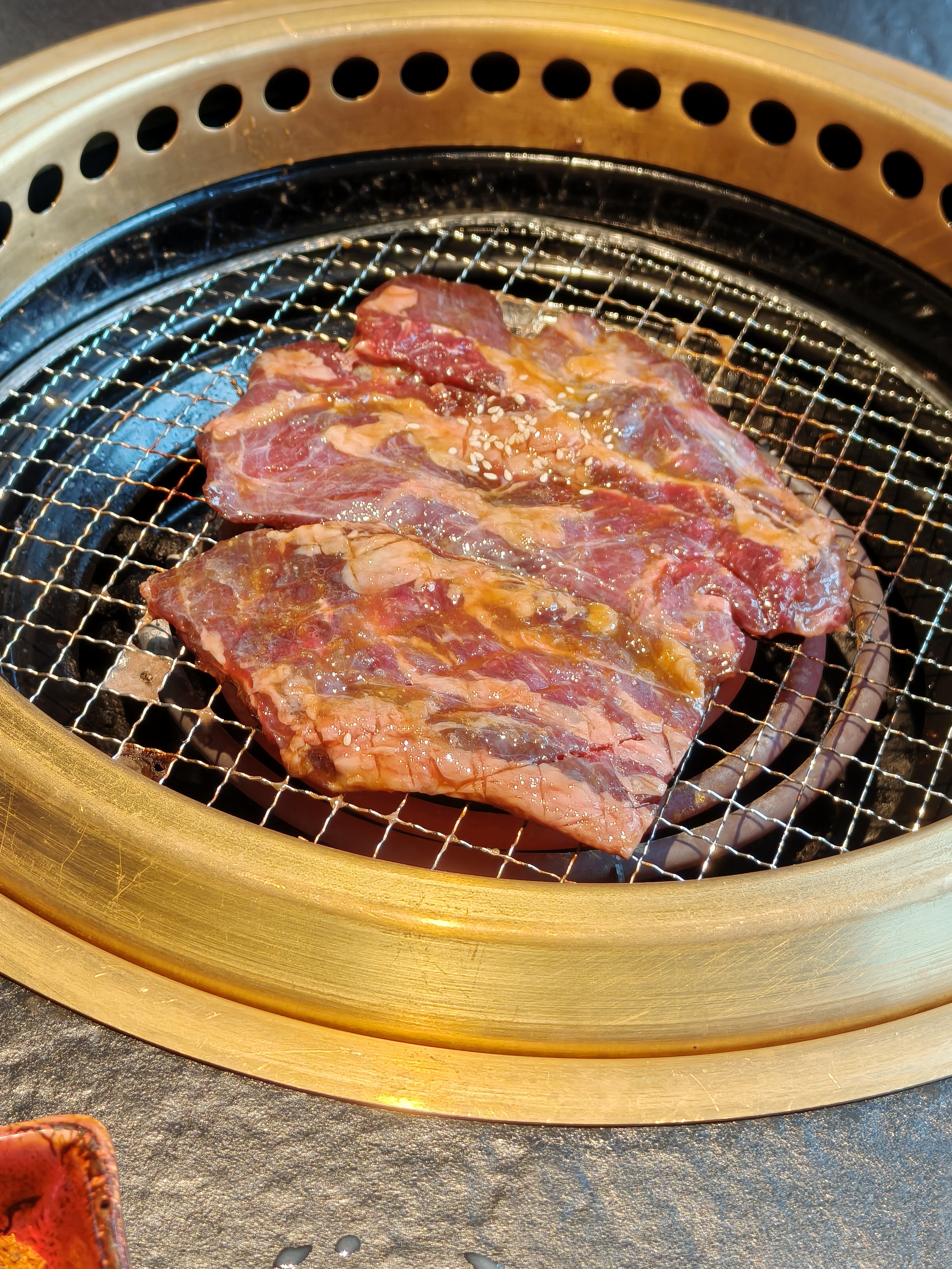 “N52B30，宝马最后一代自然吸气的直6引擎。258匹，300牛米扭矩放今天也
