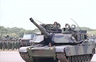 4月27日，美最后一批M1A2T坦克成功运到台湾 ，解放军全程＂视而不见＂？更让