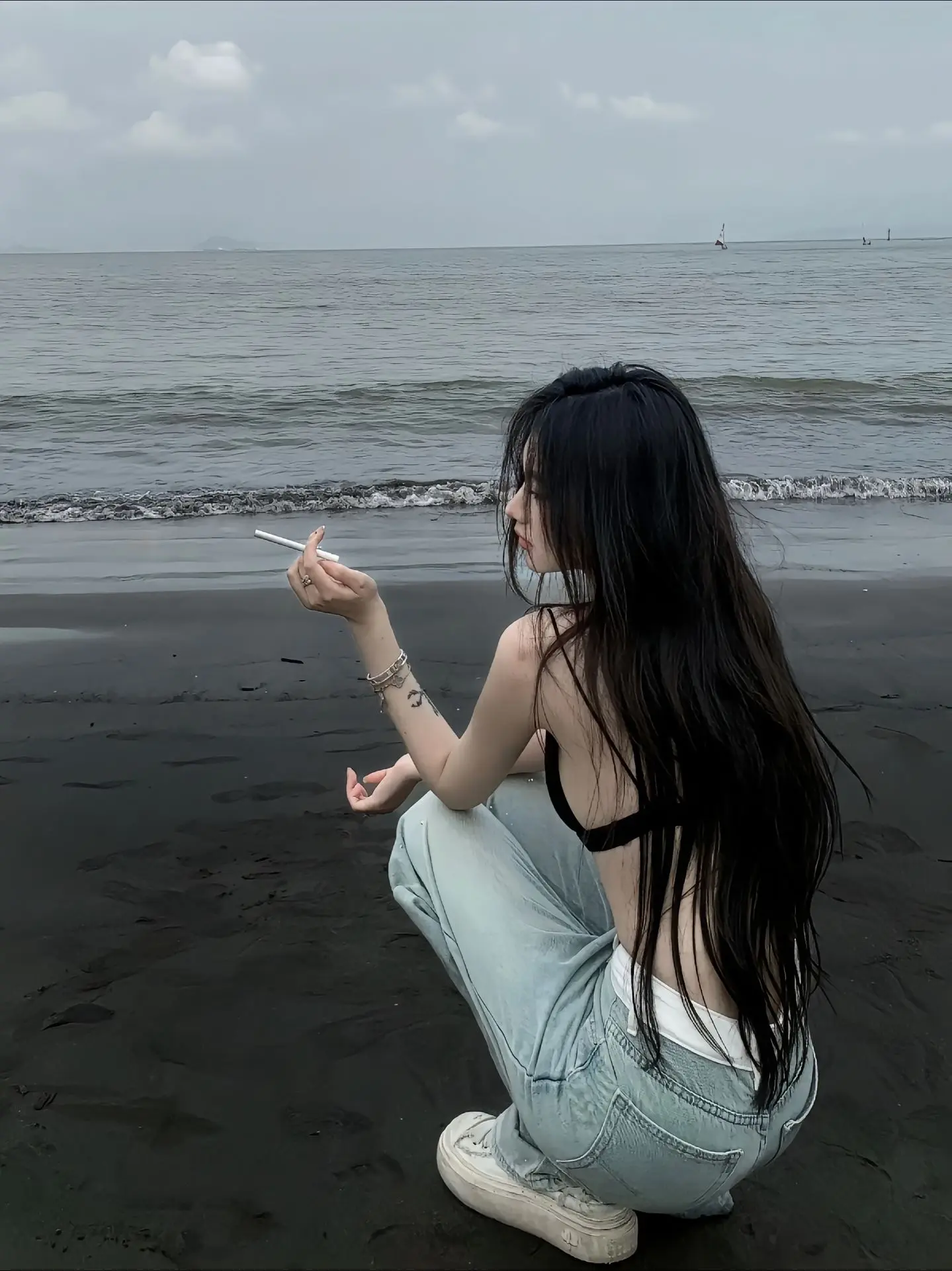 “我也希望自己能遇到一个人，他会这样对我说，我遇见你很晚，但我会陪伴你...