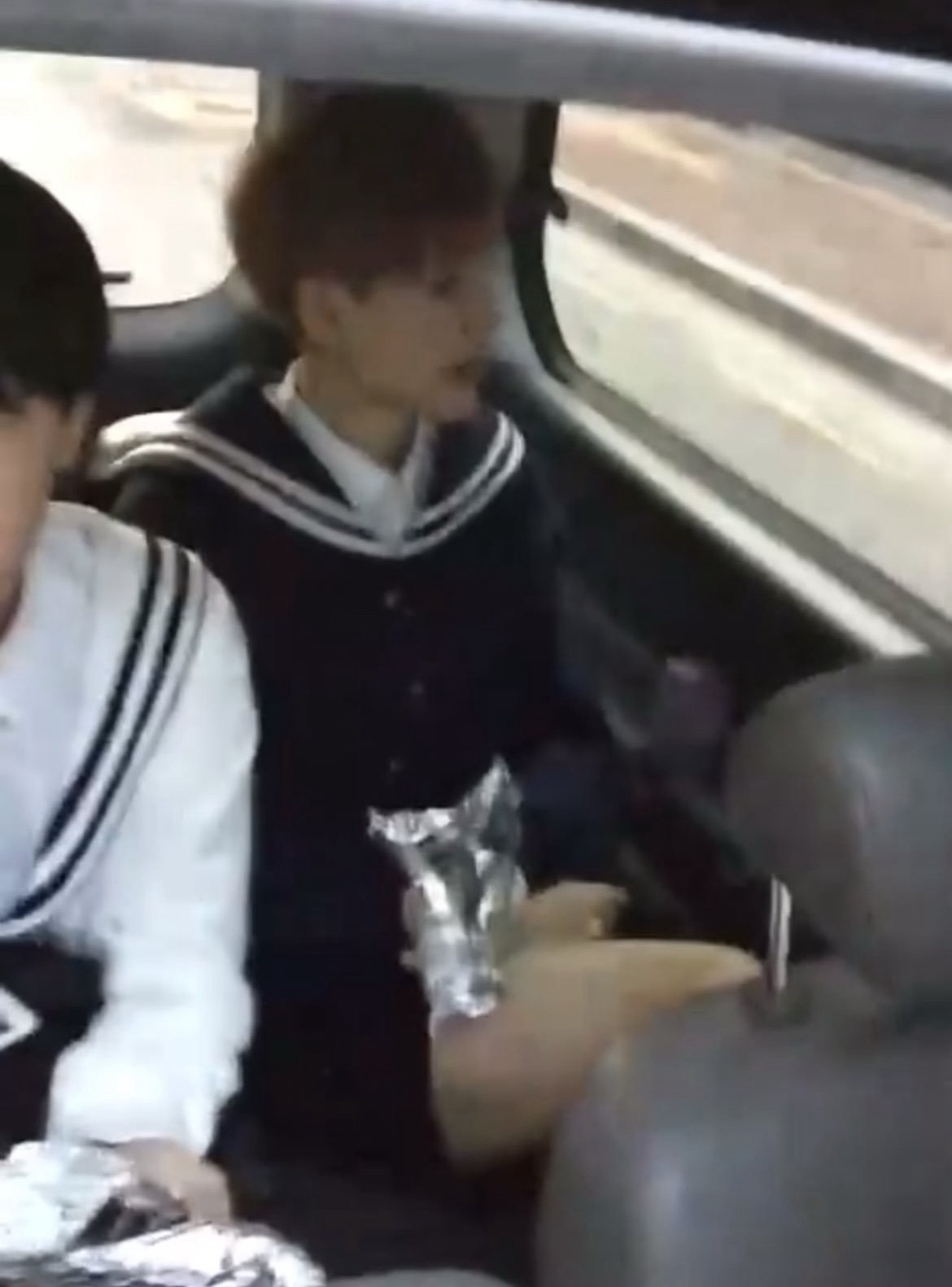 喜欢闵玧其早期这种瘦弱的病态白，躲角落不说话流露养胃的样子最有意思了 