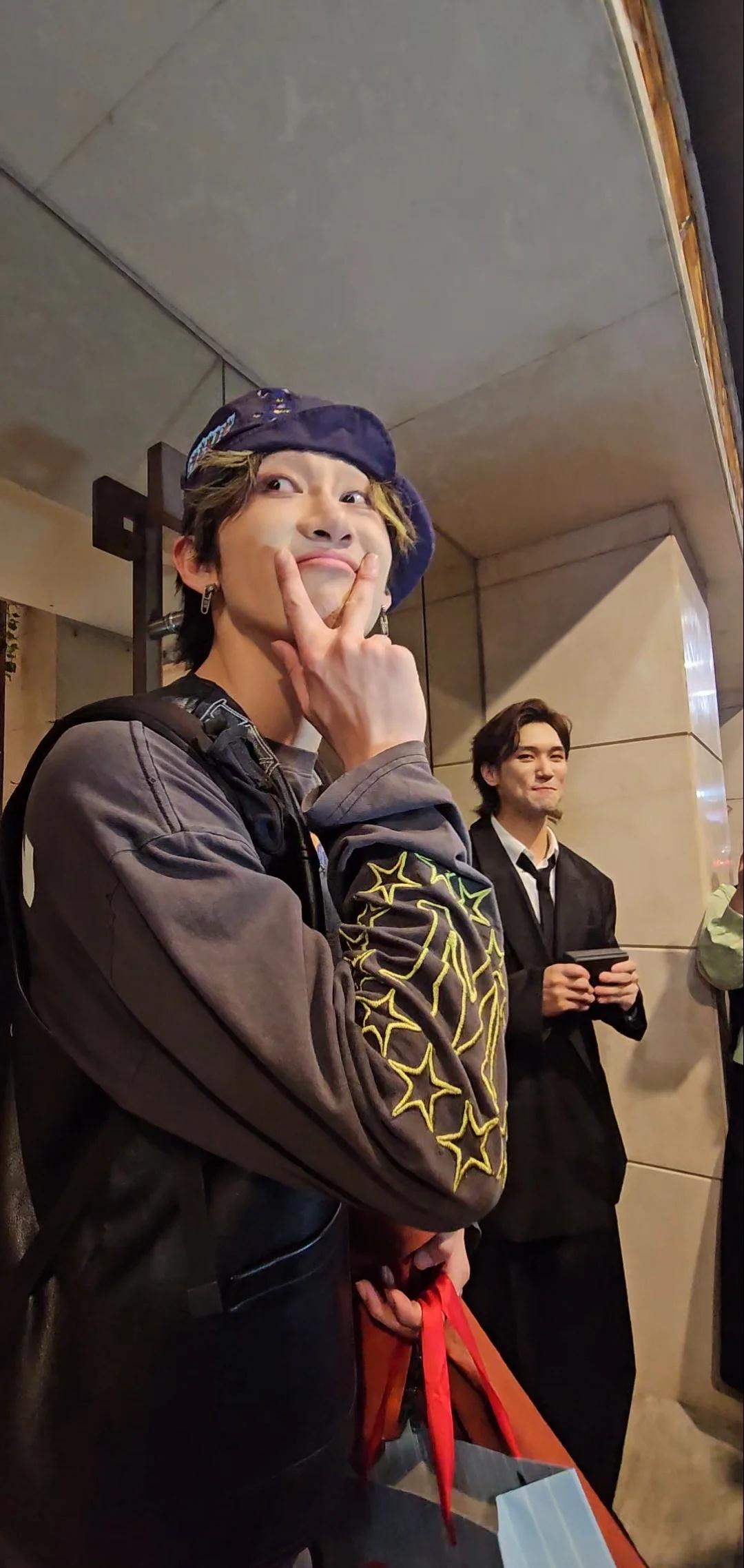 潮人tcp闪耀广州
主播穿搭太潮了，南方剧场都风湿了
滕春鹏