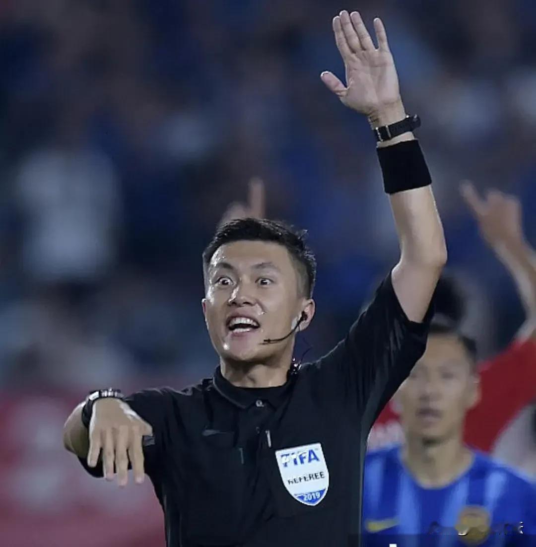 原来幕后的推手是他！沈寅豪！王大雷被红牌罚下之前，国际级泰国裁判出示了黄牌，然而