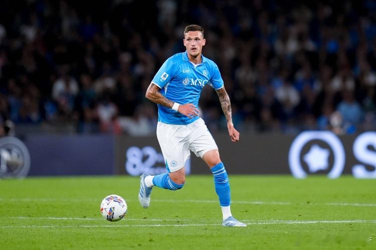 那不勒斯有意迎回拉法·马林。在经历了一个复杂的赛季后，拉法·马林在西班牙重新找回