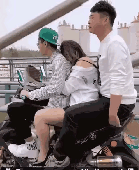 感觉是AI无疑，再傻也不能这么做车出行，大家说是不是傻？（开心一笑）