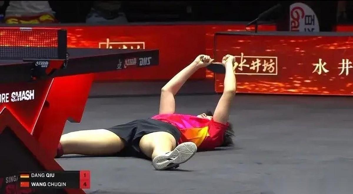 王楚钦倒地不起！他拿到了冠军！
4-3险胜松岛辉空，赛后倒地不起！他扛住了！
2