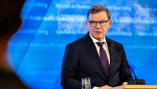 出过希特勒的国家，更明白谁更像希特勒。德国提醒：提防特朗普成为希特勒。这话太有分