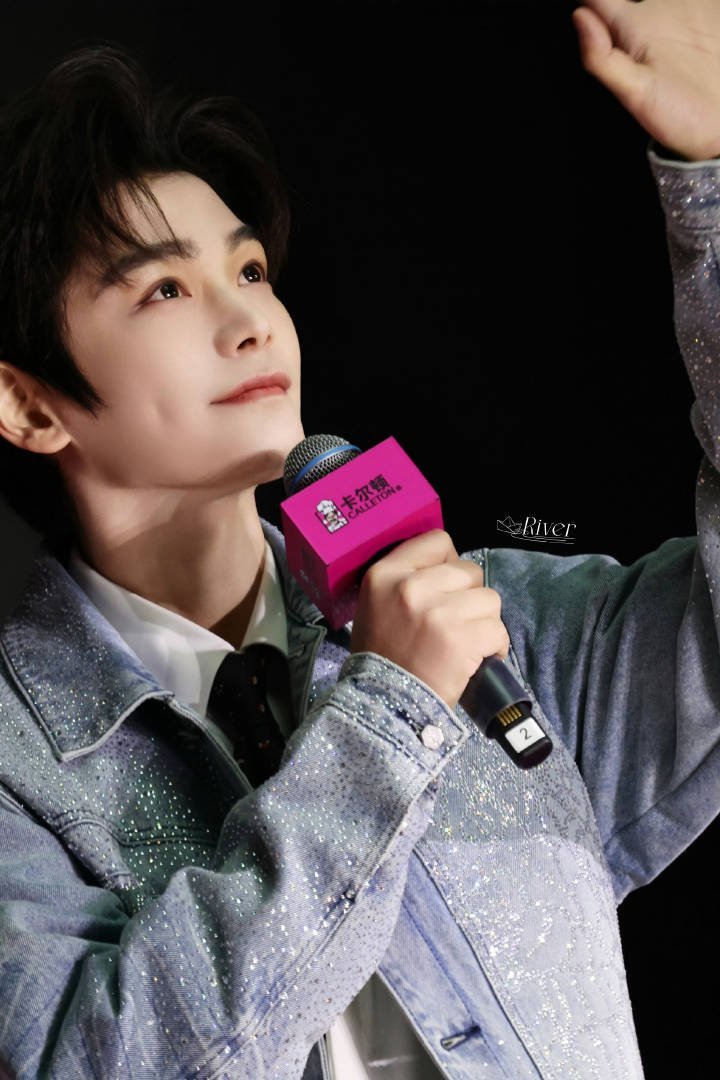 丁禹兮今天杭州活动线下路透，帅哥今天浓颜感 