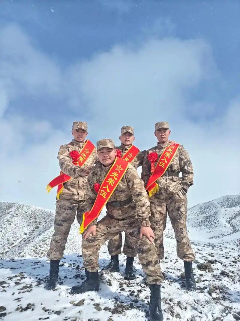 初中生当兵！！！在兵役相关文件上，初中学历是可以当兵的，但是仅仅是义务兵，在晋升