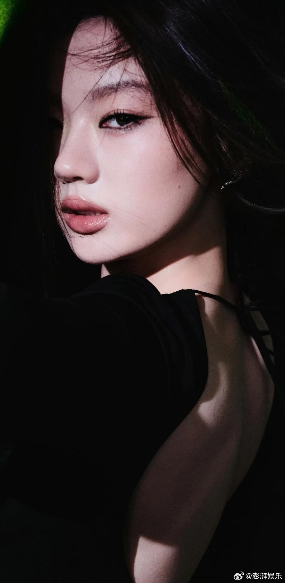 单依纯曾因没拿下版权哭了一小时为唱邓丽君《我只在乎你》，飞日本谈六周仍失败，后台