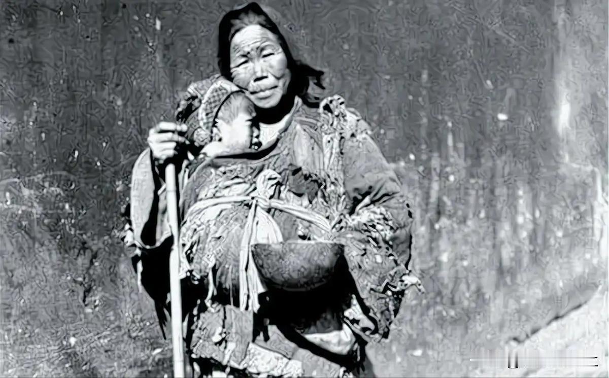 [太阳]1949年，湖南平江解放后，有一个乞丐模样的妇人，径直走进了县委大院，将
