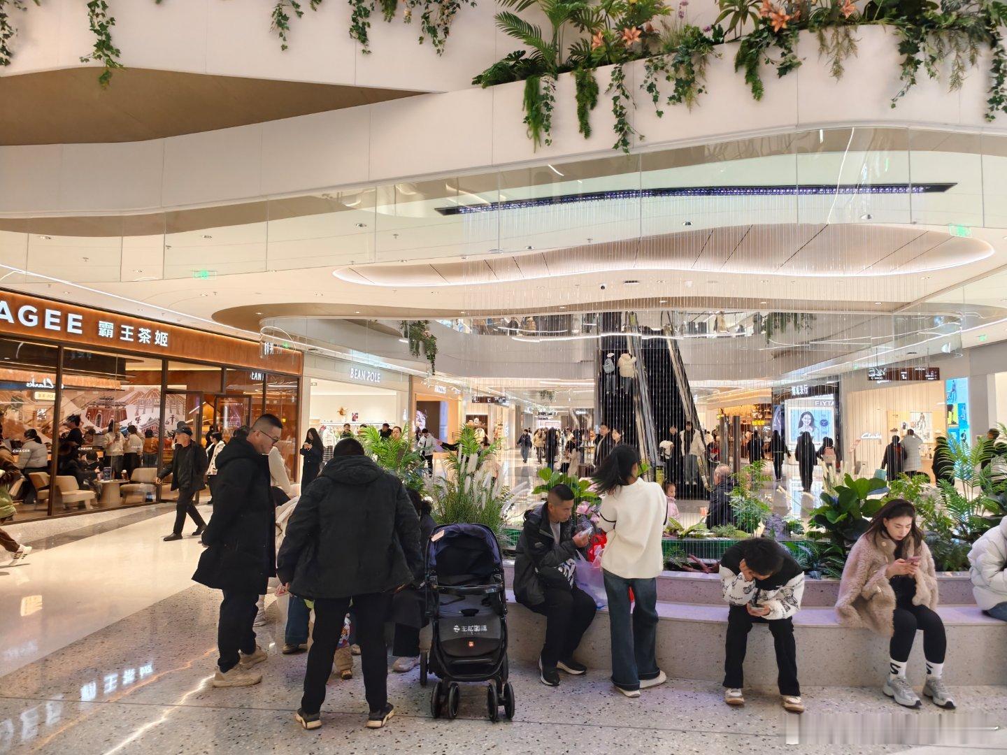 来我大临汾流量第一商场领略一下生龙二期的确洋气 很一线还有小米 蔚来 魏 华为展