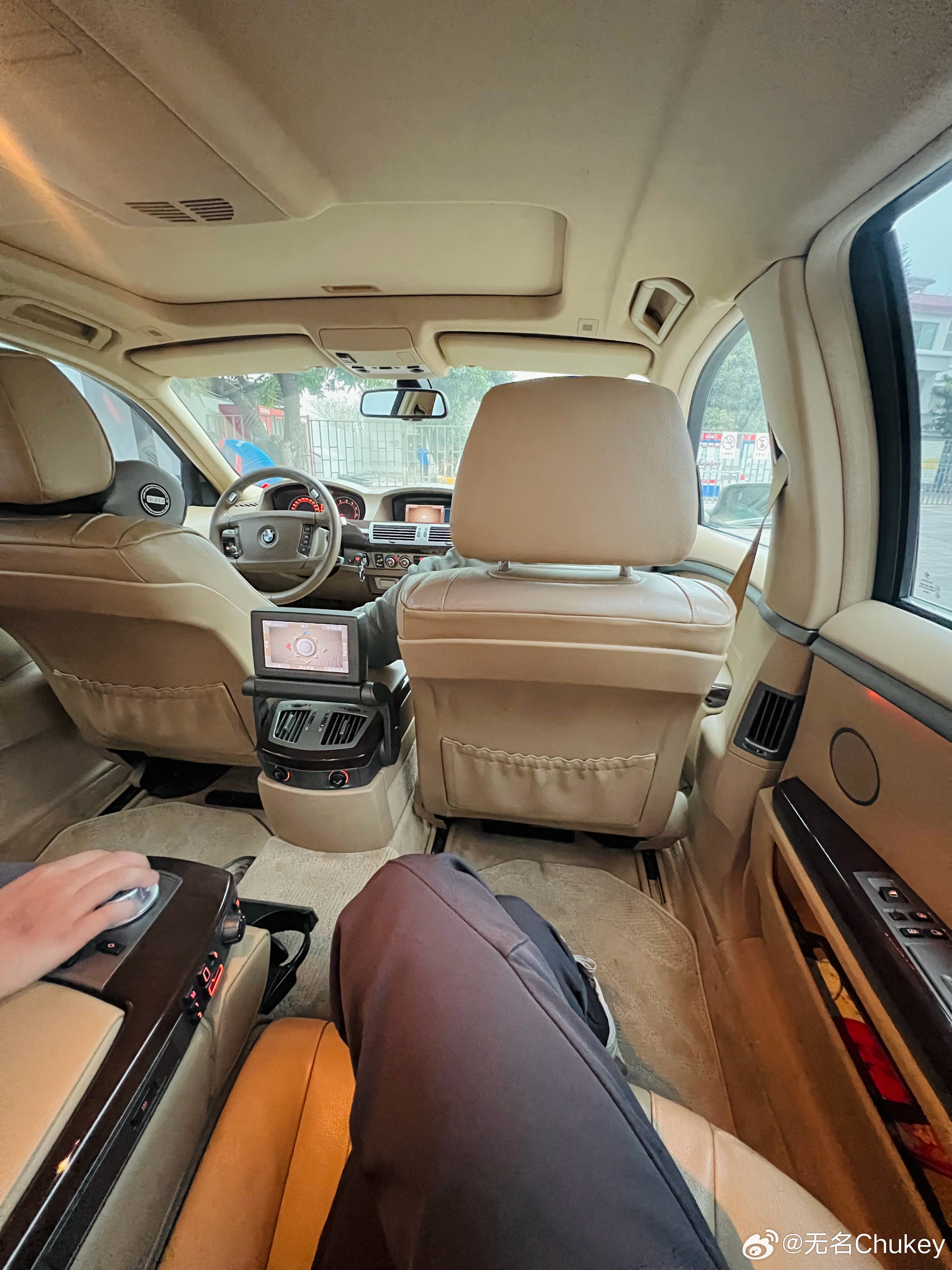 刚跟朋友讨论，他说他的E66，同样跟另一个朋友刚买的一样，都是08年最后期。但是