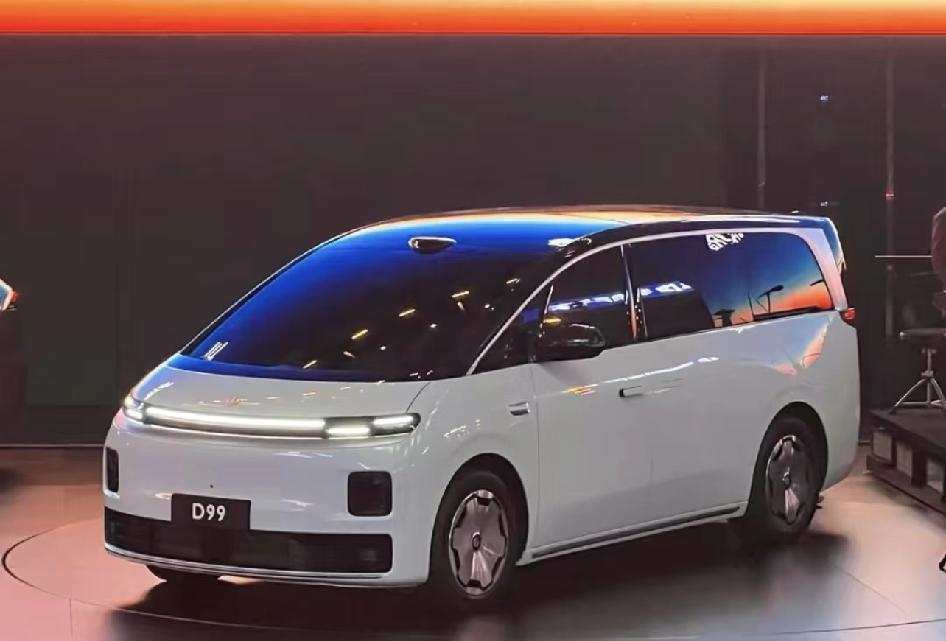 零跑D99在零跑汽车十周年发布会上惊艳亮相啦！作为首款旗舰MPV，它聚焦宜商宜家