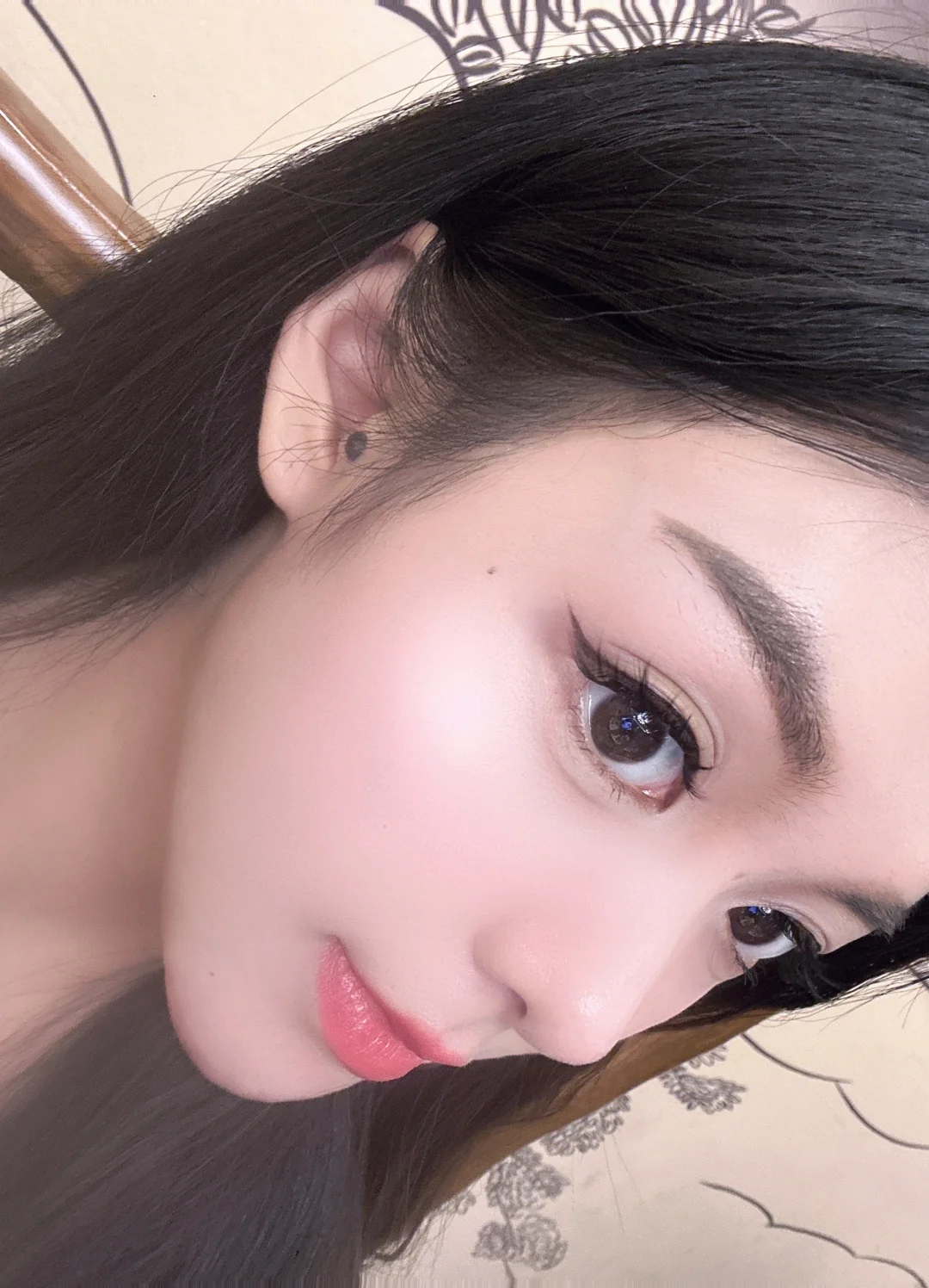 平平无奇超爱护肤一女的