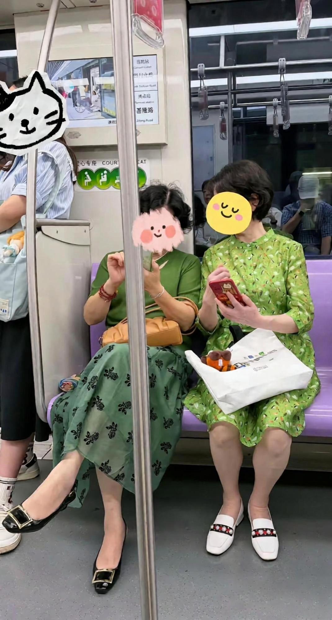 现在的生活离不开手机了