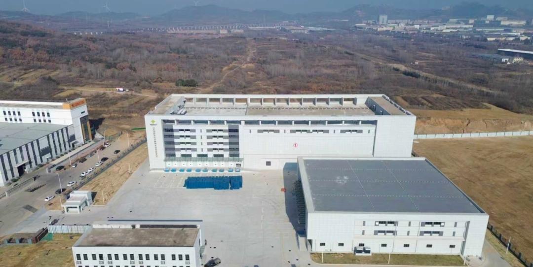 近日，位于青岛市西海岸新区的胶东经济圈省级区域性粮食安全应急保障基地项目建成并投