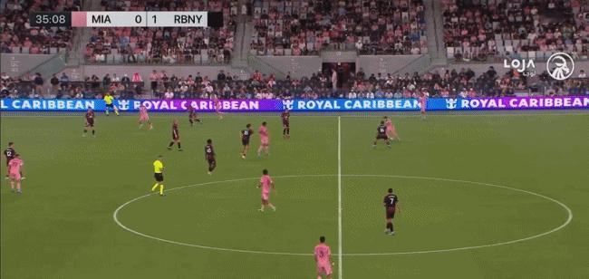 梅西从本方半场向前突破后直塞，弗雷杀入禁区但被破坏迈阿密国际vs纽约红牛