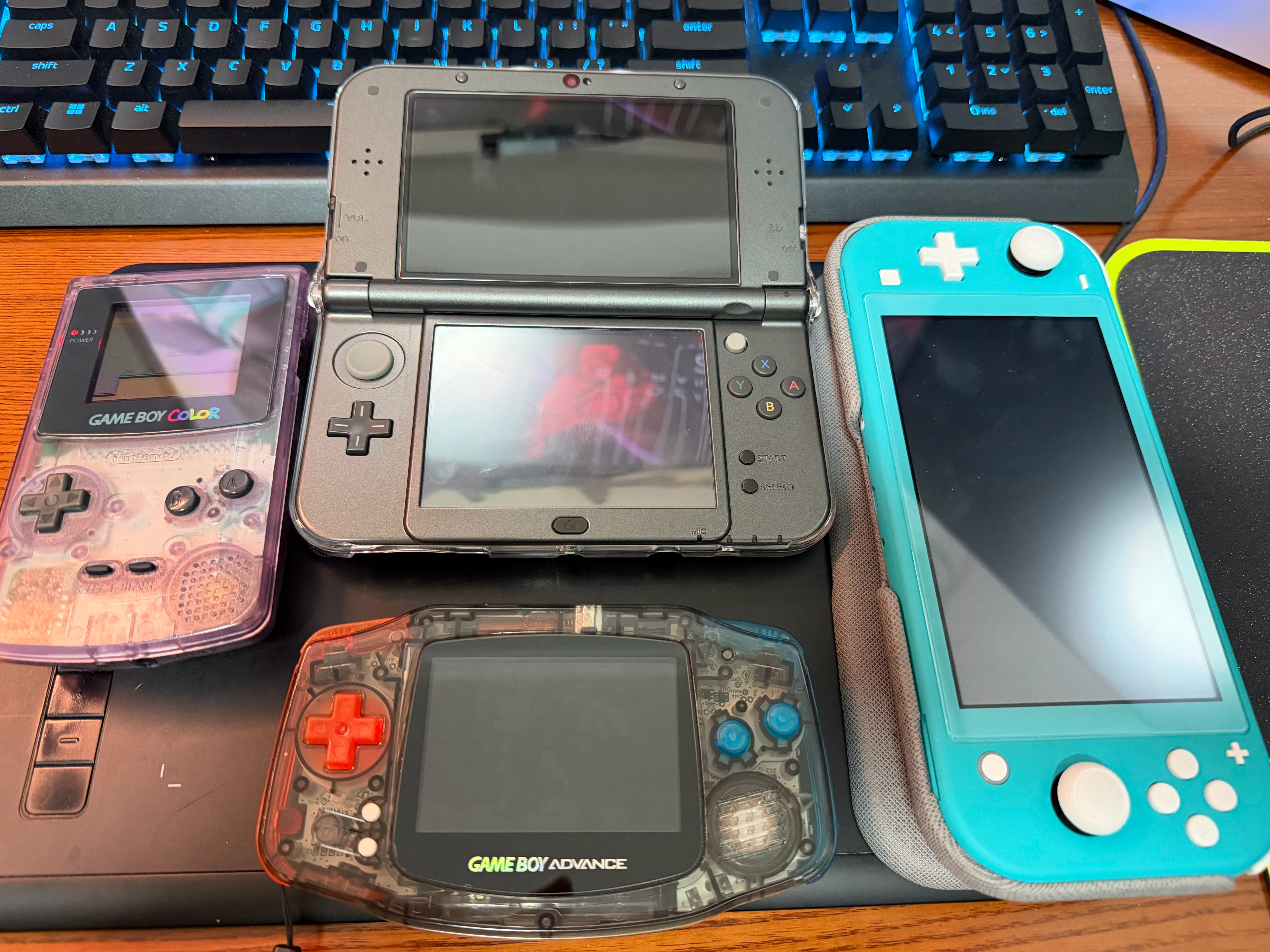 🐻收了台原版gbc和盒说全的老卡带，大概30多年的老物了🐻玩5分钟就没啥意思