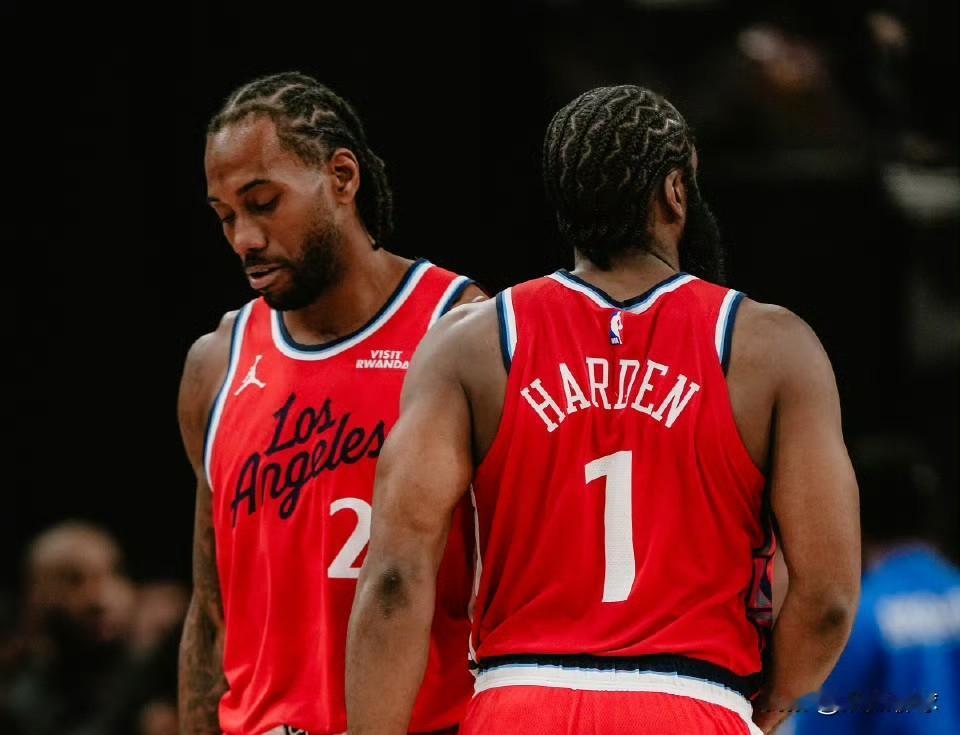 快船半场64比47湖人，詹姆斯与东契奇难敌三巨头，快船替补更能得分
湖人与快船的