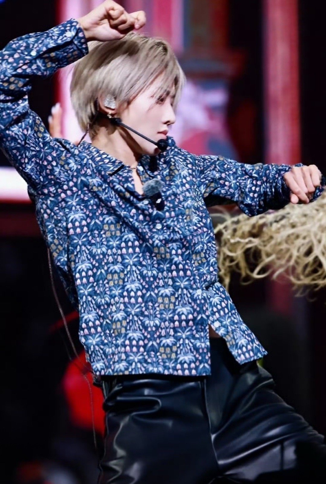 刘雨昕东方卫视跨年彩排照，天呢，又帅又美，燥候天后！！！