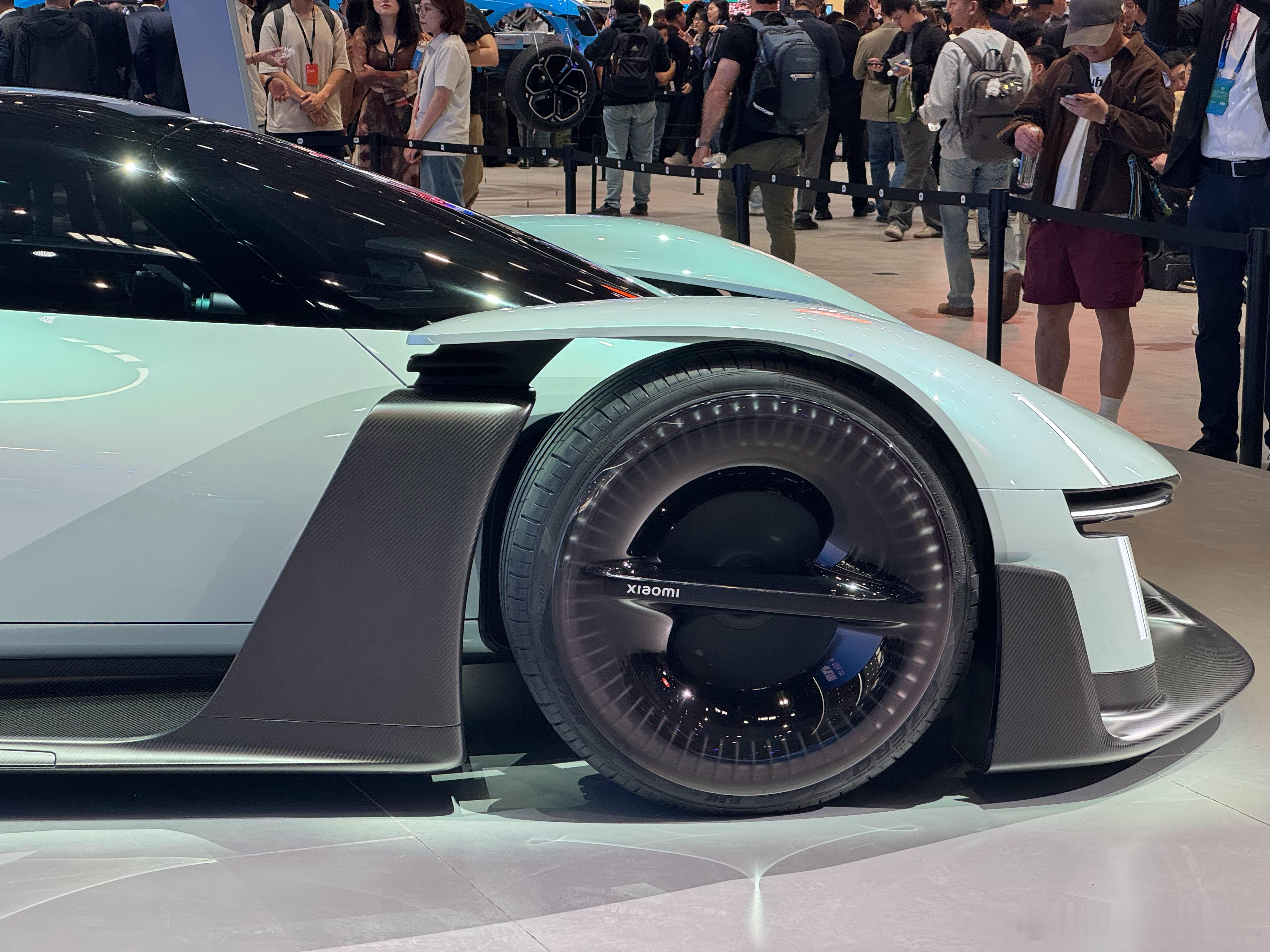 车展小米VGT是围起来的，离得太远，看不到底部空力细节，网上有没有把空力拍明白的