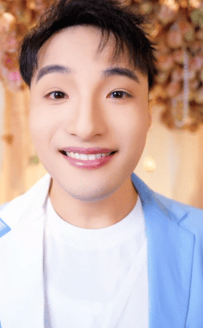 谁懂啊！田一名突然官宣“娶到心爱女人”，凡尔赛式晒“有车有房”直接给网友整懵了，