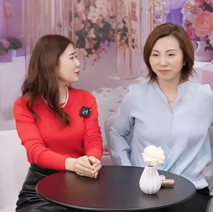 福原爱直播带货，连播七个小时，也是够拼的！

今晚，福原爱又开直播，还邀请了她以