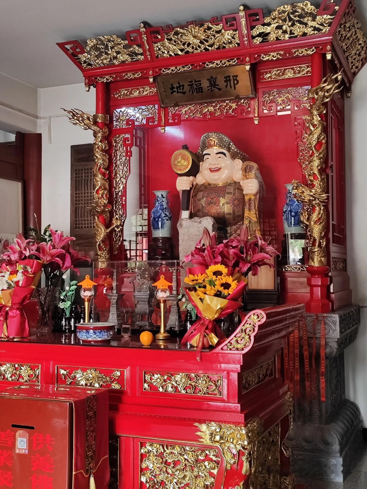 五蕴本空，六尘非有，众生倒计，不知正受。莲华承足，杨枝生肘，苟离身心，孰为休咎？