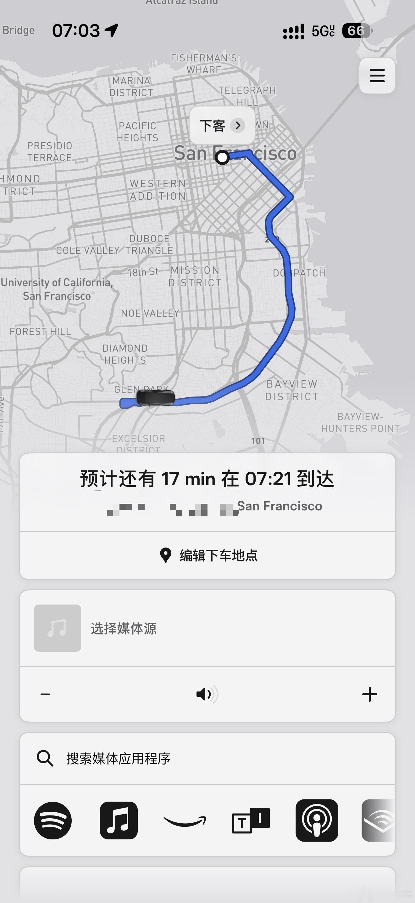 不说好了特斯拉Robotaxi是无人吗？怎么车上还有一位小姐姐，结束还要给小费？