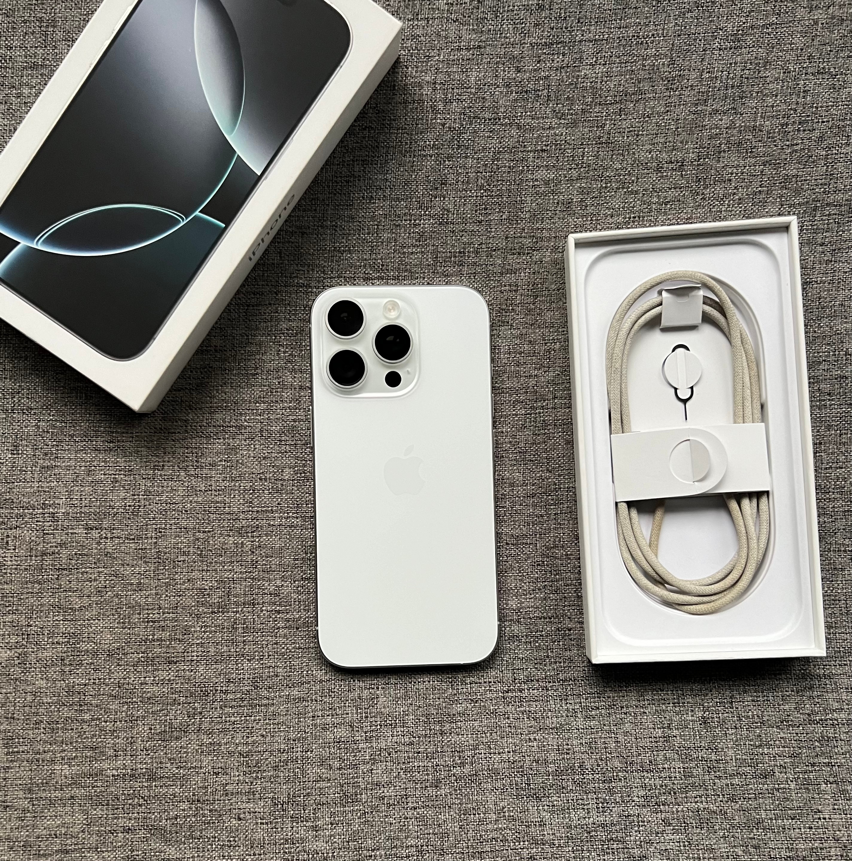 iPhone16 Pro 256G 白色屏幕完美，中框划痕掉漆，电池效率92，盒