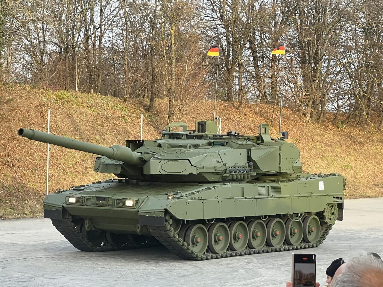 欧洲的奢侈品，单价约 2000 万欧元。11月19日，德国陆军接收首批“豹 2 