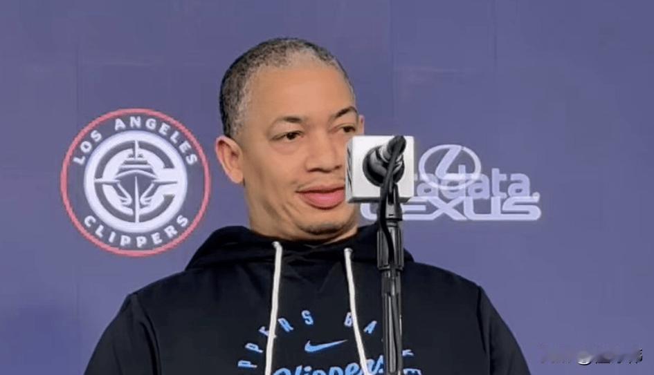 记者：湖人队艾顿不打，对比赛有什么影响？

泰伦卢：勒布朗和卢卡打不？

记者：