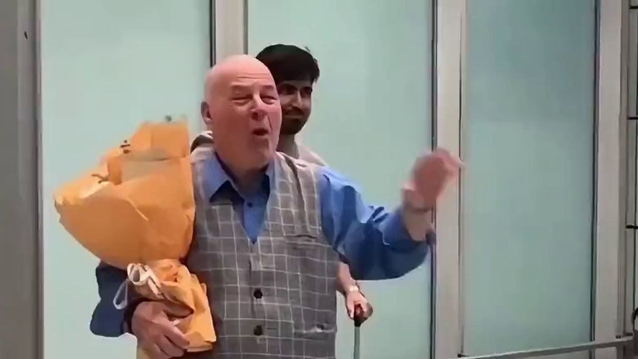 赛考斯与殷玉珍重逢，26年的绿色情谊在沙漠长成森林！