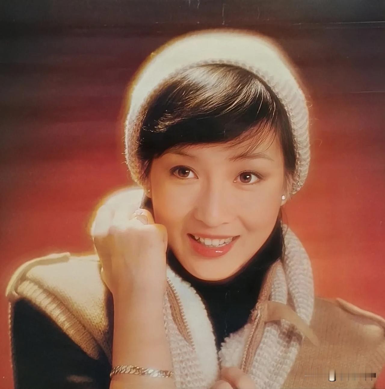 1986年港版双月挂历
汪明荃、黄杏秀、恬  妞
邓丽君、黄淑仪、妞  妞