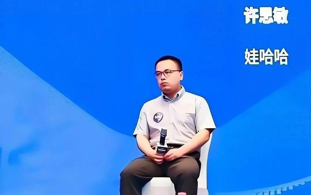 娃哈哈又出大事了。10月22日，上任不到一年的董事长兼总经理许思敏被曝辞职。
