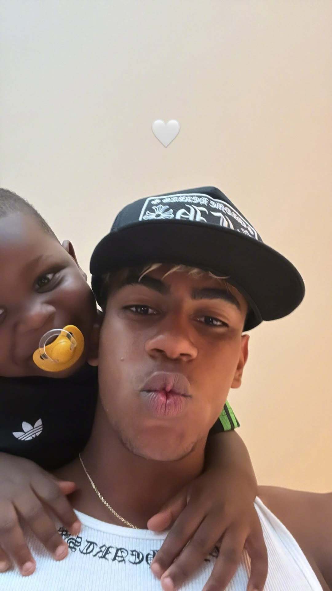 👶🏽小孩带小孩儿🍼亚马弟正是会粘人的年纪😘巴萨[超话] 🔴🔵Forç