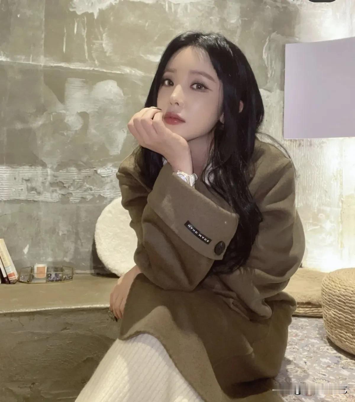 2月，歌手洪真英在个人Instagram上写道