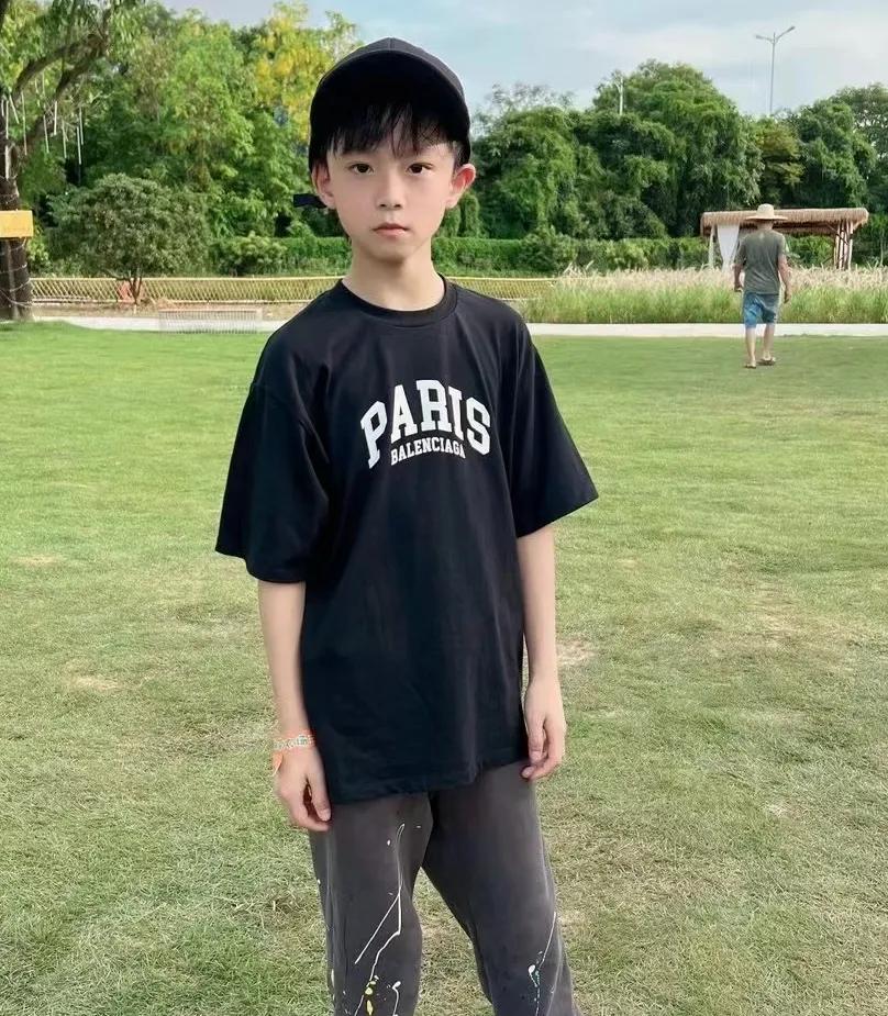 我的十岁儿子，大家看看帅气吗？你是我心中最温暖的光。纯真的笑容，点亮了我们的世界