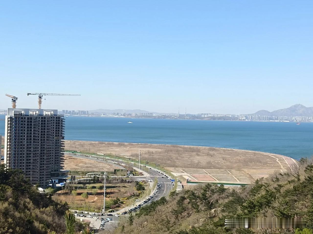 航空园撤了

几个月前徒步东港，航空园正在与海之韵打官司。园中飞机的机身和机翼上
