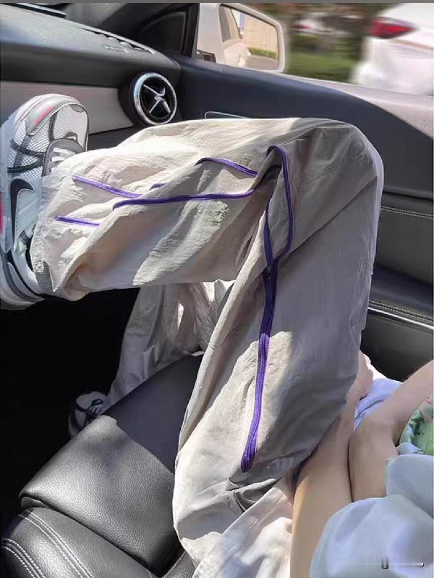 以我现在的经济条件，
拥有一辆车，就像是鸡肋一样。
食之无味，弃之可惜。
我的车