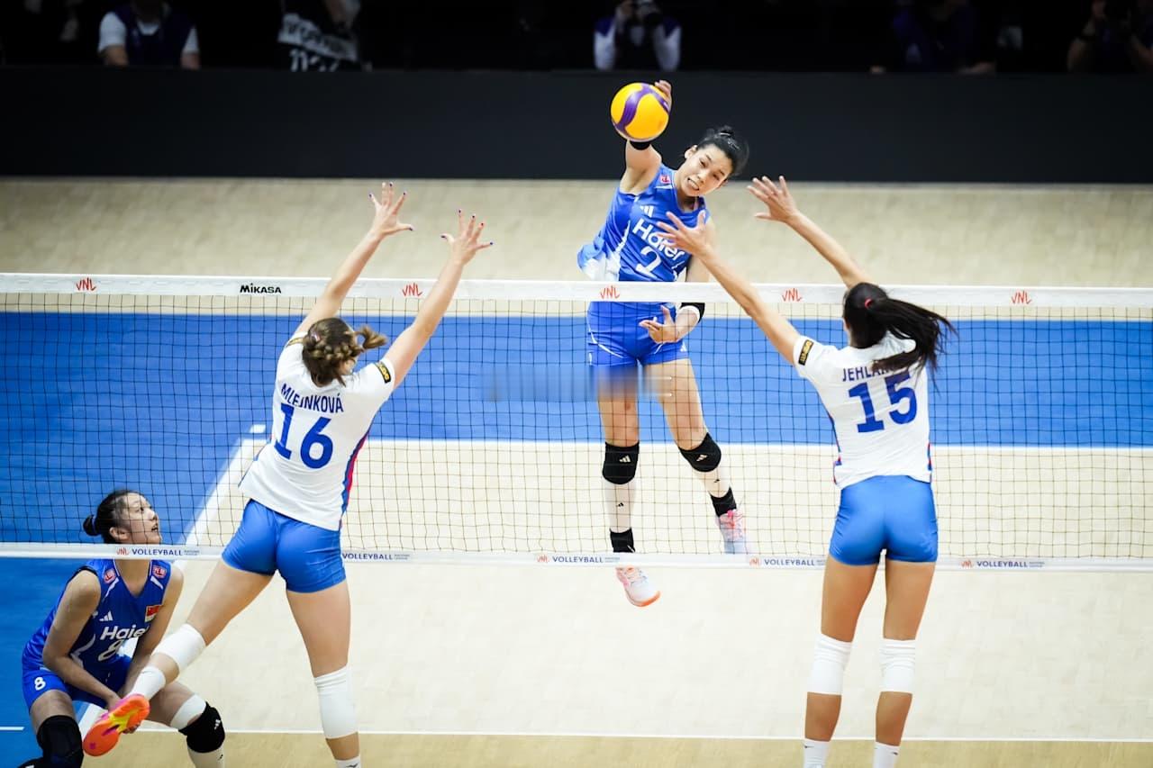 中国女排0-2捷克女排（20-25 20-25）唐欣：10分（19扣10中3失误