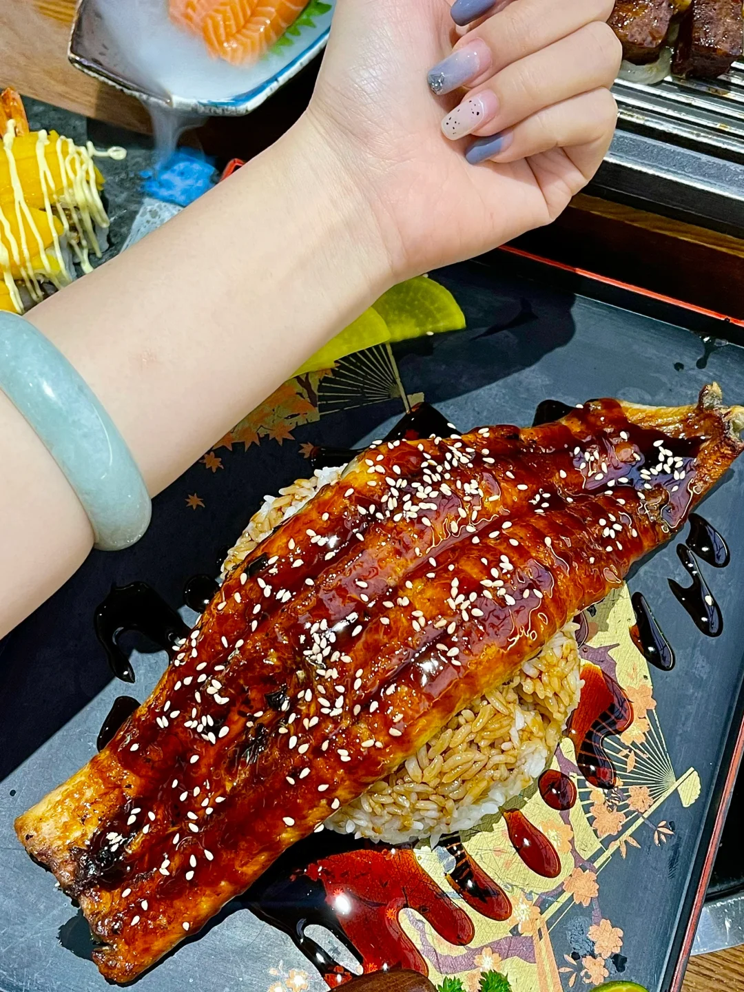 吃到了吃到了！比手还大的鳗鱼饭‼️