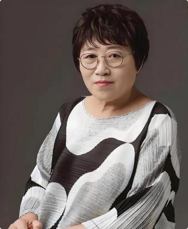 性学专家李银河说：“世上最危险的关系，就是夫妻关系，夫妻生活是肉体上的生活，遵循