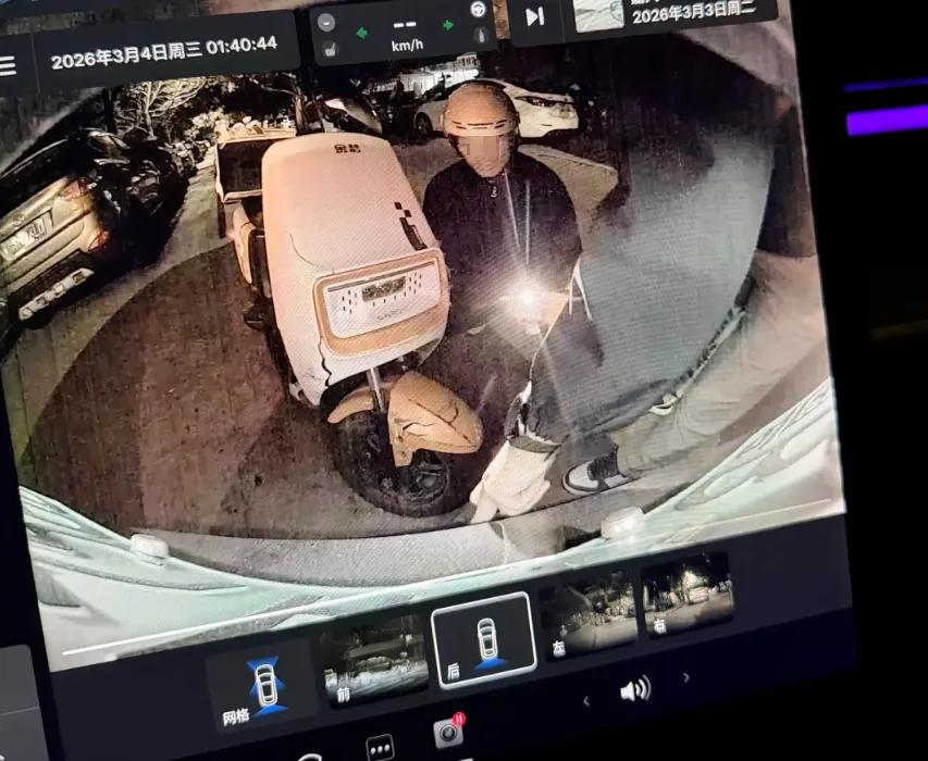 狠狠戳中我了！杭州一外卖小哥凌晨追尾私家车，车主不仅不要赔偿还倒给了1000元，