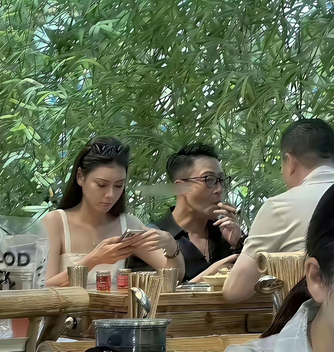 他尊重女伴吗

答案是不