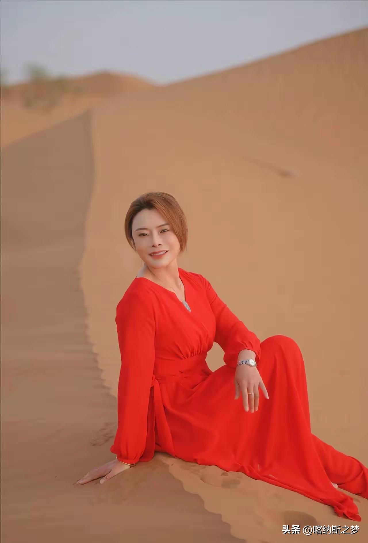 沙漠里的一团火沙漠实景 沙漠女子 我在沙漠里自拍 沙漠中姑娘 沙漠中的小姑娘