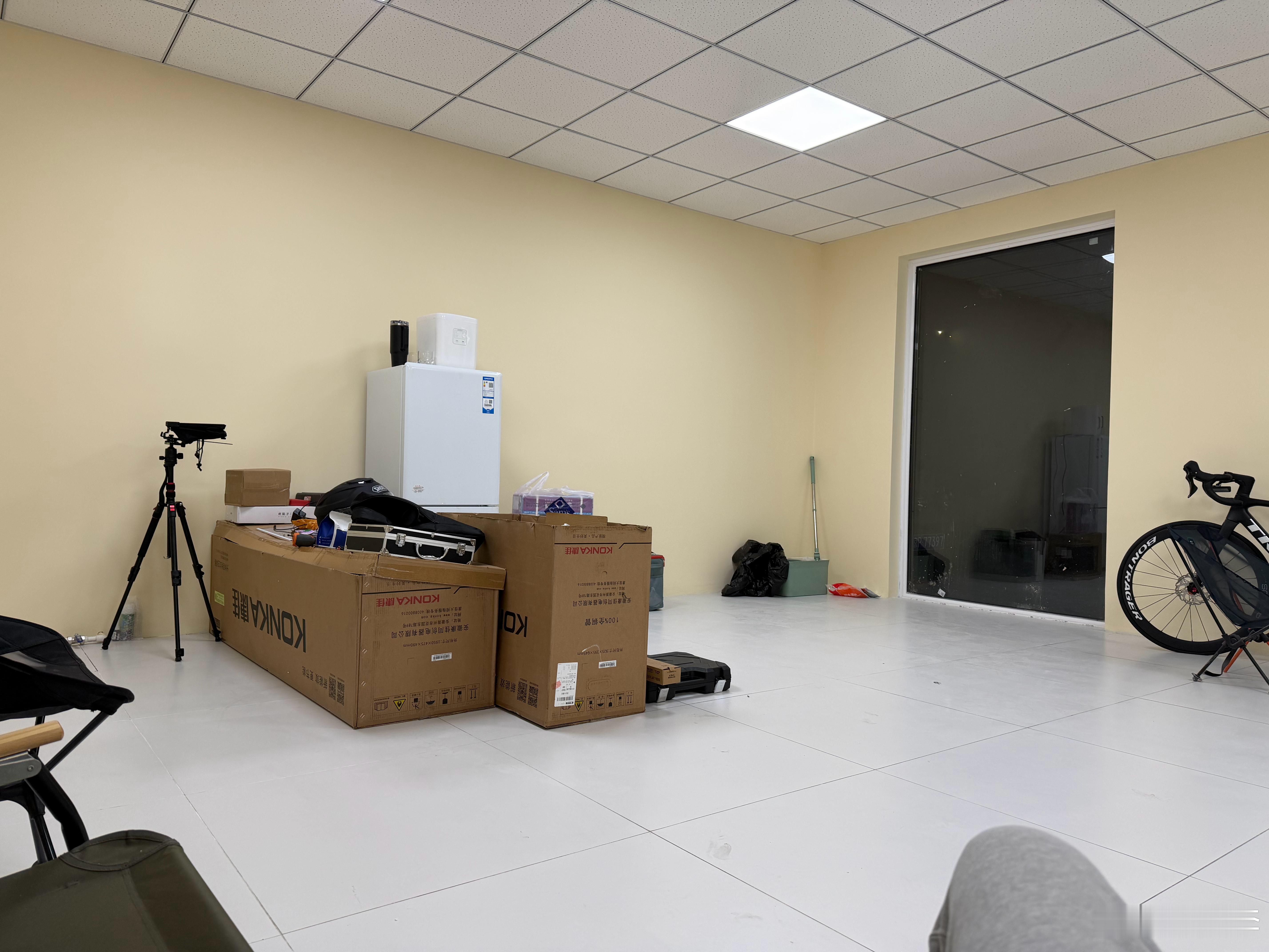 碰到个尴尬的问题，晚上喝了点， 给我送回了小屋，原计划回来酒没醒，不能开车，那就